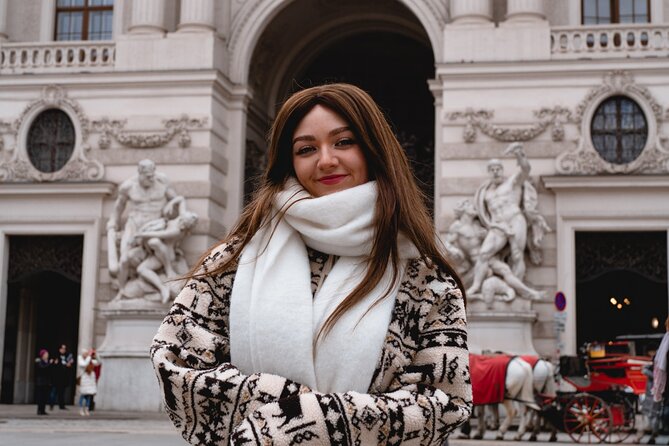 1.5 Hour Cinematic Style Portrait Photoshoot and Tour in Vienna - How the photographer turns your mood into a cinematic edit