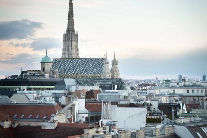 A box for a romantic walk in the city center of Vienna - Practical tips for a smoother, happier day