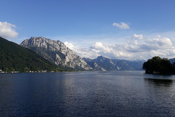 Alpine Hallstatt Day Trip from Vienna incl. Admont Abbey Visit - Guide style and communication on the coach