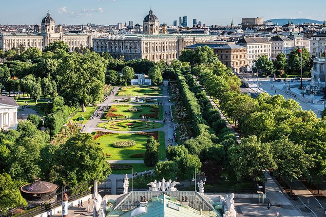 Bicycle tour - Vienna Complete - Guides and communication: why it matters and what you can do