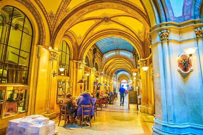 Bicycle tour - Vienna Complete - The ride plan: Hofburg to markets, with a clear center-city storyline