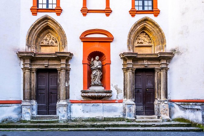 Budapest-Vienna One-Way Sightseeing Transfer - Stop 2: Esztergom Basilica, the Danube views, and what to watch for