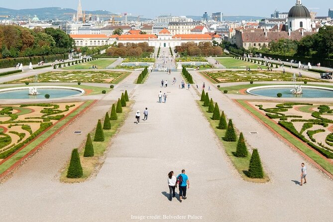 Christmas at Belvedere: 3hr Private Tour of Upper Palace & Market - Upper Belvedere Park first: a French style walk before the palace