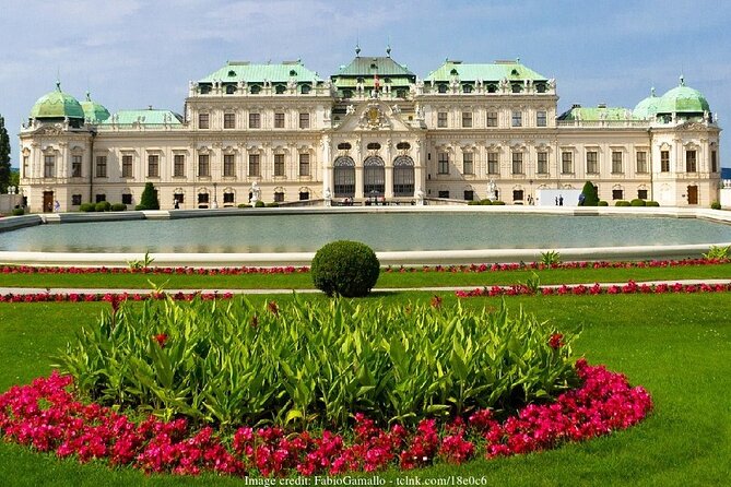 Christmas at Belvedere: 3hr Private Tour of Upper Palace & Market - Inside Upper Belvedere: UNESCO setting and your Klimt moments