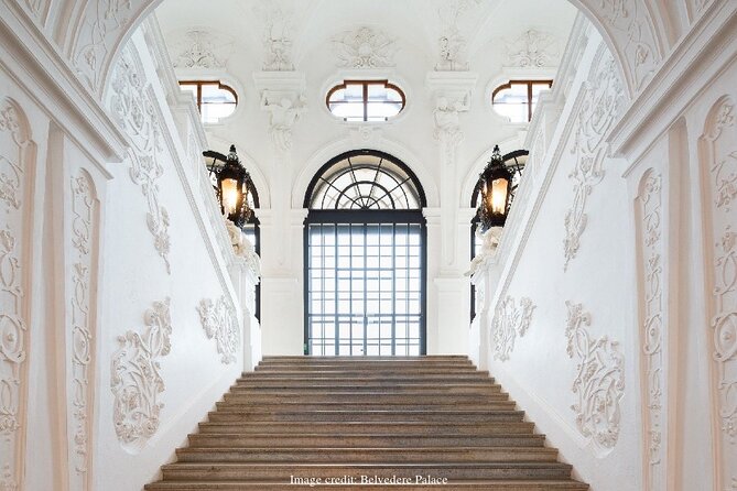 Christmas at Belvedere: 3hr Private Tour of Upper Palace & Market - Photography, pacing, and what makes the private format better