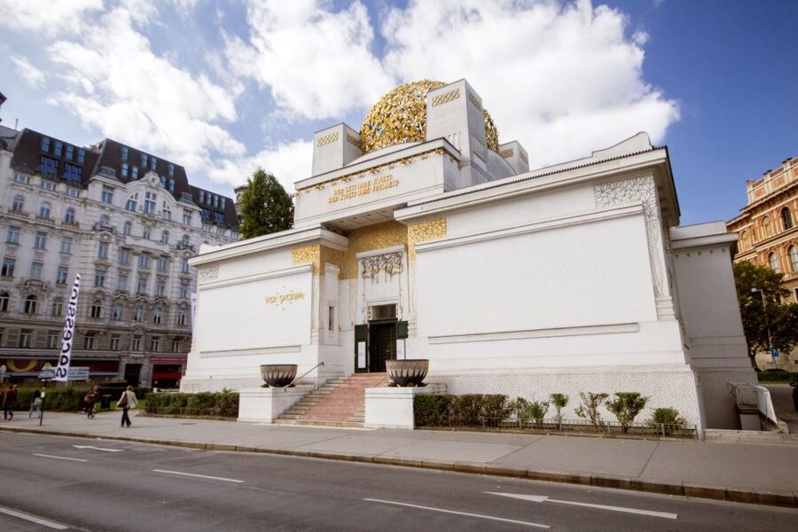 Classic Vienna: 3-Hour Guided Bike Tour - Hofburg and Heldenplatz: Imperial Vienna Without the Confusion