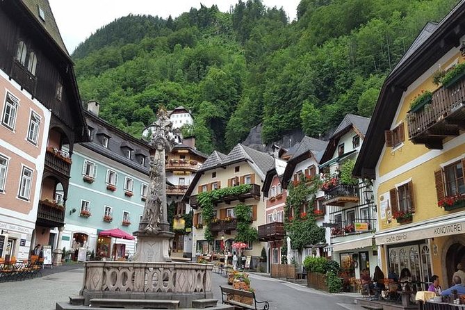 From Prague: Private Hallstatt Alps Day Trip with Lakeside Picnic - Food expectations: picnic lunch vs. the breakfast confusion