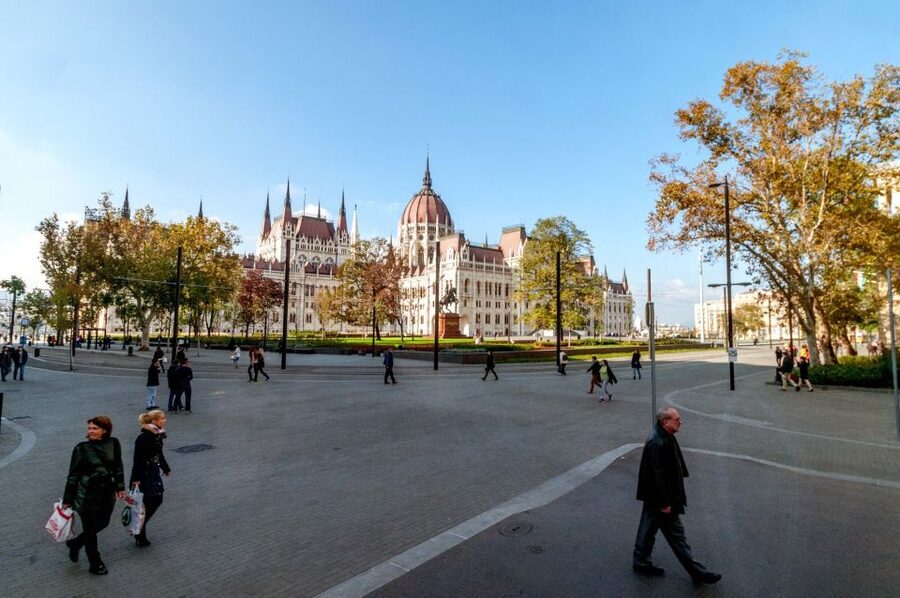 From Vienna: Guided Day Trip to Budapest - The Guided Walking Tour: St. Stephen’s Basilica and Central Streets