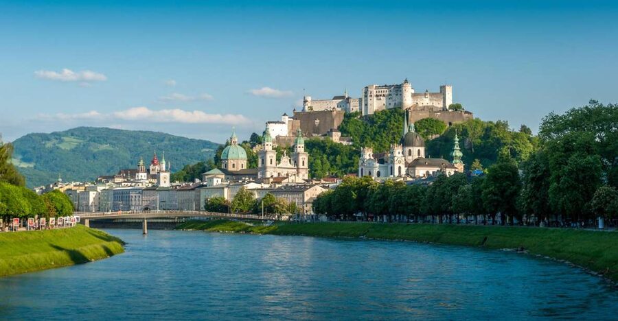 From Vienna: Guided Day Trip to Salzburg - Mondsee Photo Stop: 20 Minutes in the Lake District Sweet Spot