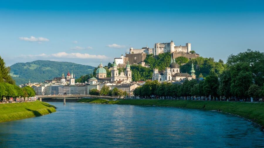 From Vienna: Guided Day Trip to Salzburg - Vienna Pickup and the Long Scenic Ride to Salzkammergut