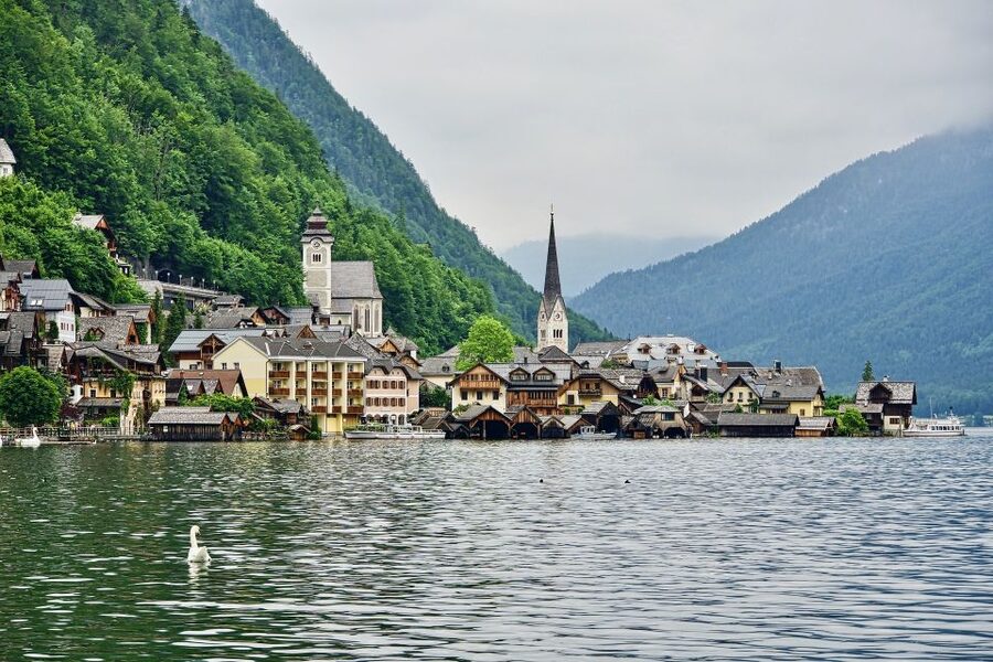 From Vienna: Hallstatt Day Trip with Hotel Pickup - Views of Dachstein Massif and Hallstätter See, best used on arrival and return