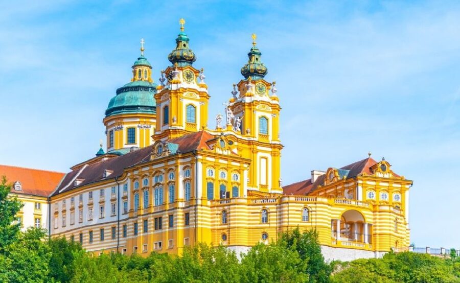 From Vienna: Melk, Salzburg, and Hallstatt Private Tour - Lake Wolfgangsee and St. Gilgen: The Scenic Drive That Sets Up Hallstatt
