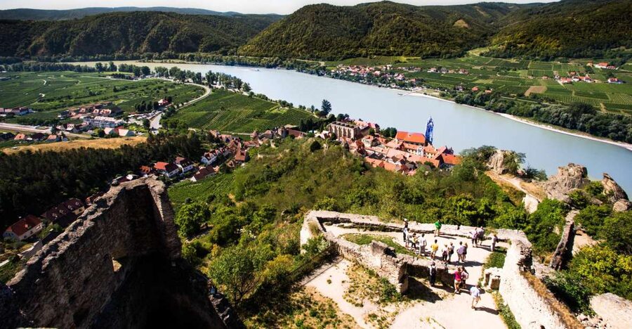 From Vienna: Wachau Valley Day Tour with Wine Tasting - Why Wachau Valley works as a one-day escape from Vienna