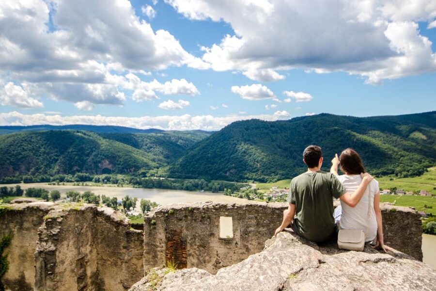 From Vienna: Wachau Valley Day Tour with Wine Tasting - Danube cruise from Spitz to Melk: the relaxed payoff