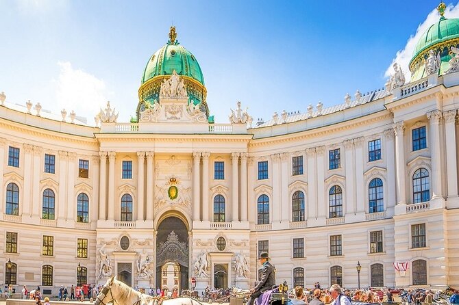 Fun & mobile scavenger hunt through Vienna - Wiener Staatsoper and Kunsthistorisches Museum: answers meet architecture