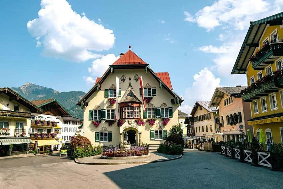 Hallstatt Highlight tour with St. Gilgen Tour from Salzburg - Why Hallstatt, St. Gilgen, and the Lake Region Work So Well Together