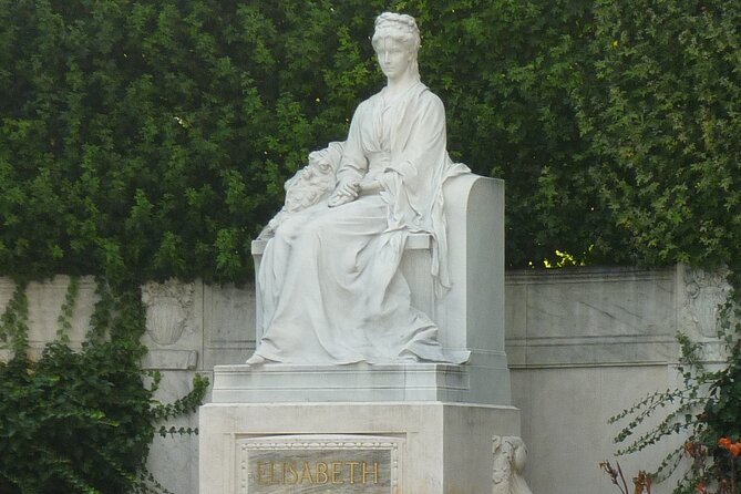 Introducing Vienna Walking Tour: The Capital of the Habsburgs - White stallions and what they symbolize in Vienna