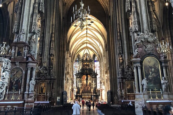 Introducing Vienna Walking Tour: The Capital of the Habsburgs - Hero Square and the Austrian government system, explained on foot