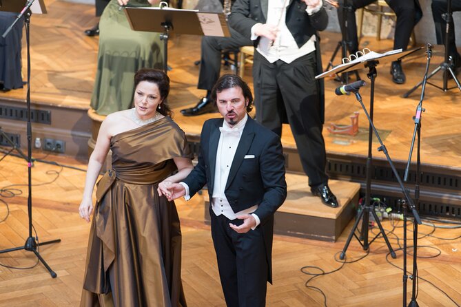 Konzerte der Wiener Royal Orchester - Finding the right spot at Schwarzenbergpl. 4 (without freezing your evening away)