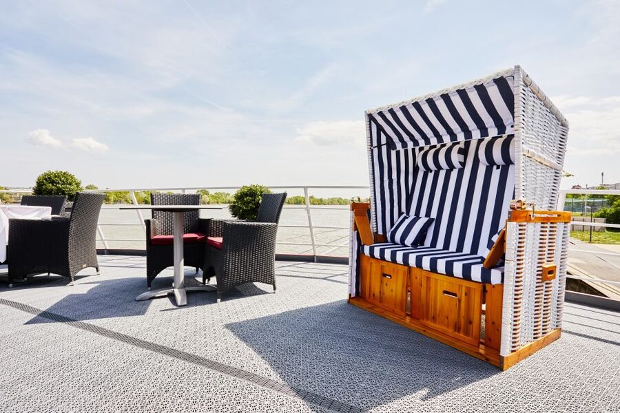 Krems: Wachau Valley River Cruise with 3-Course Meal - The onboard experience: a newly renovated ship with room to spread out