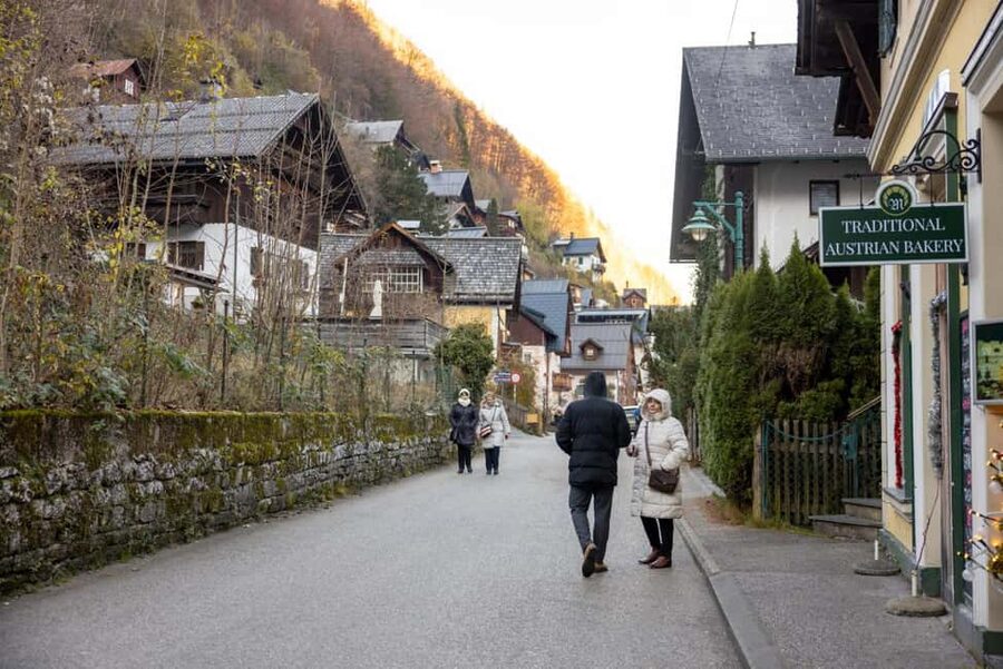 Majestic Walking Tour of Hallstatt - Pfarrkirche Mariä Himmelfahrt (Maria am Berg): the guided 30 minutes that change your angle