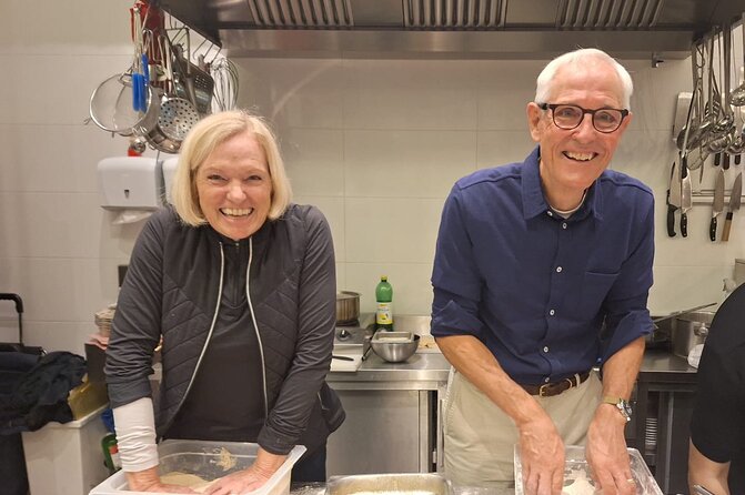 Nabiel's Vienna Cooking Class - Apple Strudel in a Real Kitchen: Dough, Filling, and Timing