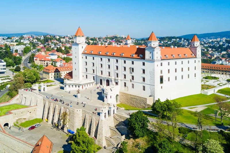 Private day trip: Budapest > Bratislava & Vienna, in English - Hotel Pickup in Budapest, and How Vehicle Choice Affects Comfort