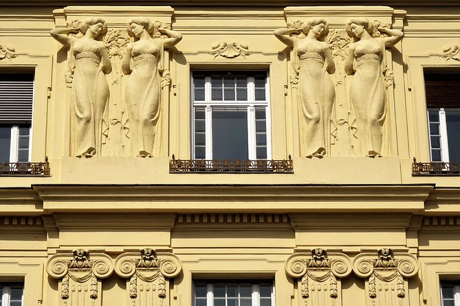 Private Klimt & Vienna Art Walk — From Baroque to Secession - Belvedere Palace, wrought-iron gates, and Klimt’s The Kiss