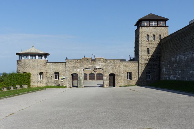 Private Memorial Tour from Vienna to Mauthausen & Eagle's Nest - Stop 1 in Vienna: Nazi annexation context before you go south