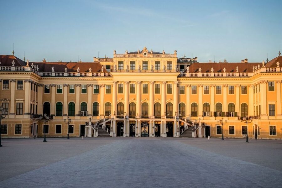 Private Schönbrunn Palace Tour: Entrance included - Why Schönbrunn in a Private, 2-hour Format Works