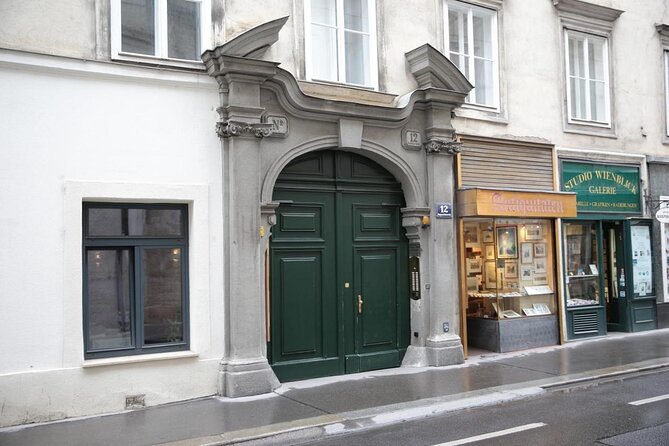 Private Spooky Vienna Ghost Tour - Augustin, the bubonic plague musician, and the stories Vienna keeps