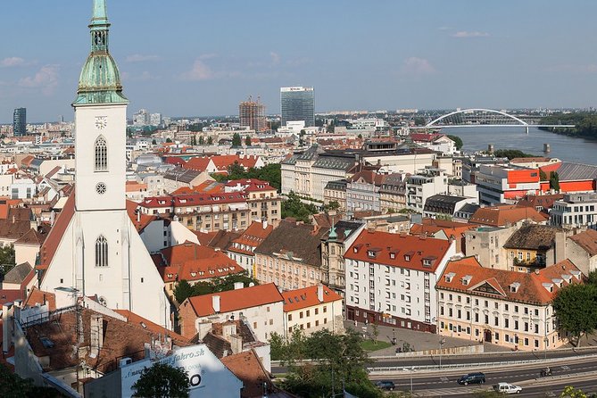 Private Tour of Bratislava from Vienna, Transport and Local Guide - Cumil, the Watcher statue, and the art of quick fun photos