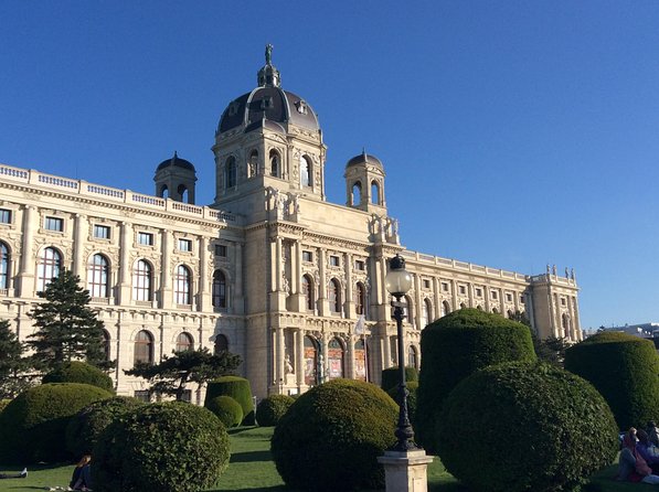 Private Tour of the Picture Gallery of the Fine Arts Museum VIenna (Kunsthistorisches Museum) with an Art Historian - Getting started at Maria-Theresien-Platz, and how to find your guide