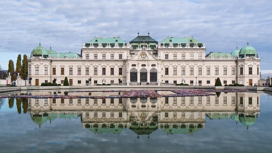 Private tour Vienna: 4 hours by Car - Museum district and the imperial squares that make Vienna make sense