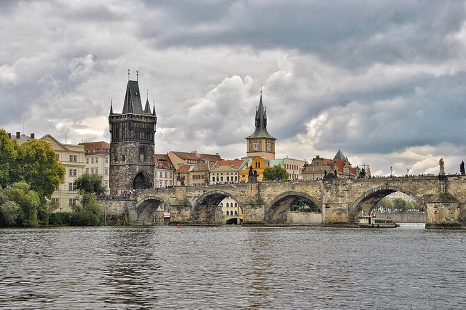 Private Transfer from Vienna to Prague with Stop in Hluboká or Český Krumlov - Key points to know before you go