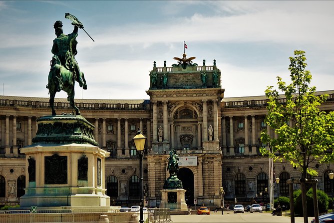 Private Vienna Highlights History Walk — WWII and Post War Vienna - The Ringstraße tram ride: from wartime destruction to rebuilt prestige