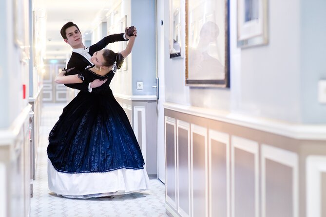 Private Waltz Workshop for Friends & Families (4-14 guests) - Griechengasse 6: getting there without stress