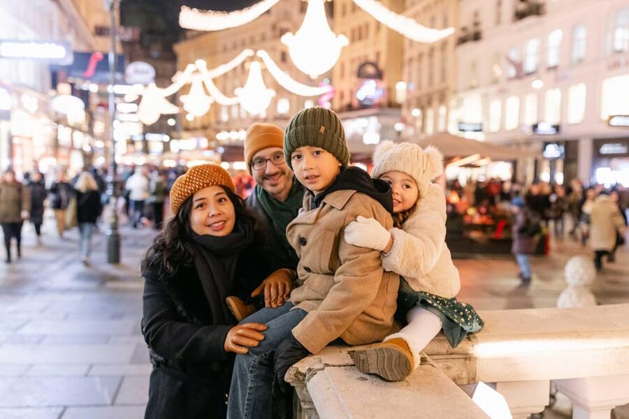 Professional Photoshooting in Vienna - Graben Street to Stephansplatz, portraits with famous façades and Gothic drama