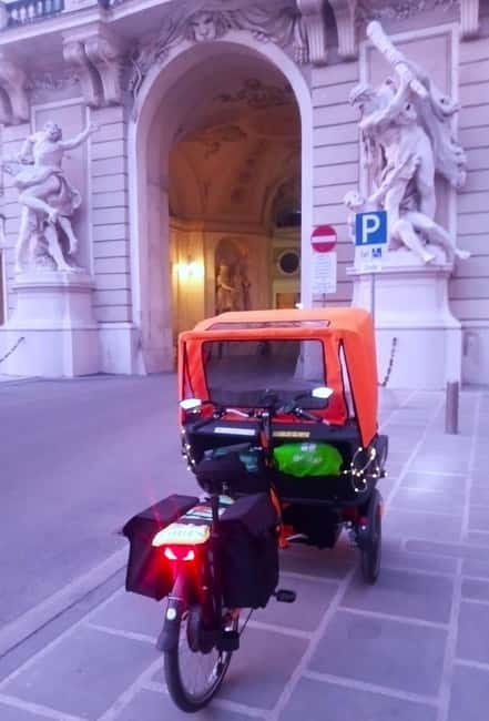 RAXI (Electric Rickshaw) Vienna Tours with two options - Hundertwasser House and why this stop is more than a photo stop