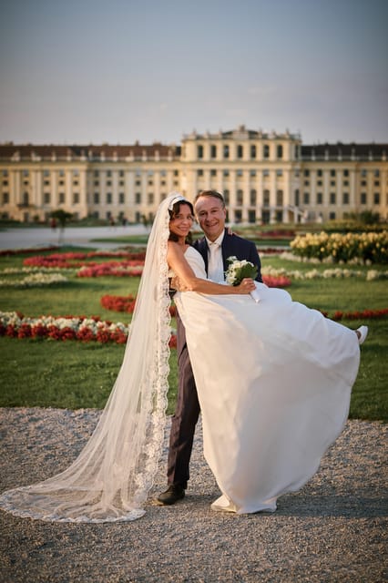 Schönbrunn Palace Private Photoshooting tour - Why Schönbrunn Palace Portrait Time Beats DIY Photos in Vienna