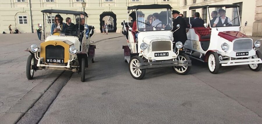 Sightseeing tour in electric vintage car (up to 5 people) - Why an electric vintage car tour fits Vienna so well