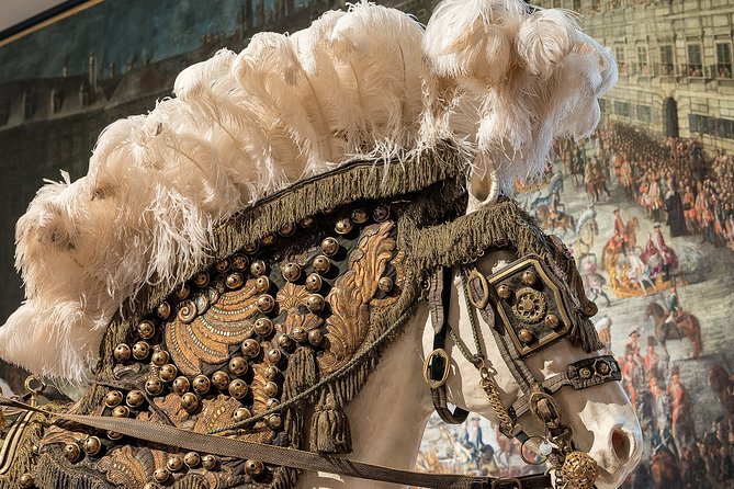 Skip the Line:Imperial Carriage Museum by Schönbrunn Kaiserliche Wagenburg Wien - The audio guide: your best friend in tight hallways