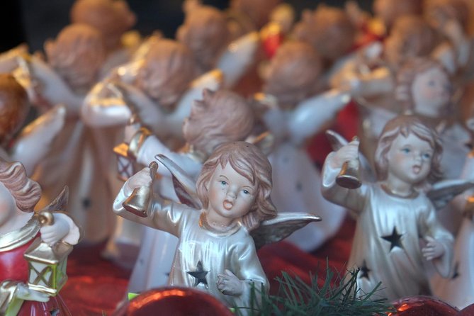 Small-Group Christmas Day Trip to Hallstatt from Vienna - St. Gilgen: Mozart Family Roots and a Christmas Market at Mozartplatz