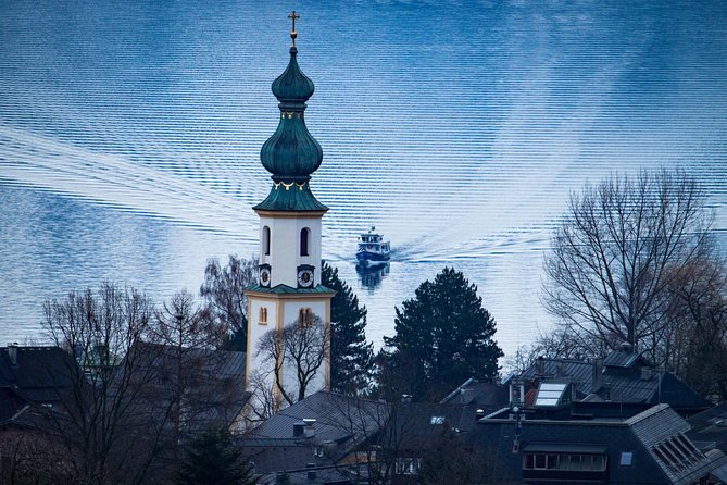 Small-Group Christmas Day Trip to Hallstatt from Vienna - Mondsee Stops: Basilica St. Michael and Moon Lake Photo Breaks