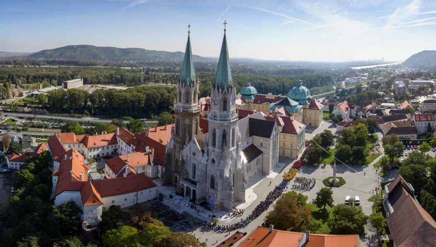 Ticket to Klosterneuburg Abbey - Price and timing: how the tours fit into 1 day