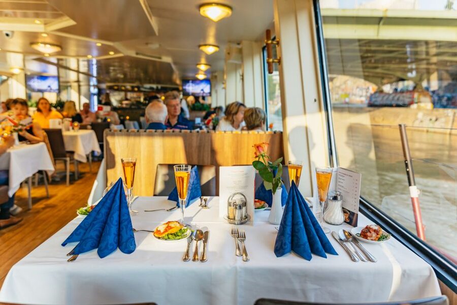 Vienna: 3-Course Evening Dinner Cruise - Getting Settled: Boarding, Welcome Drink, and the First Bite