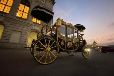60 min. Imperial E-Carriage Sightseeing Tour with Drinks