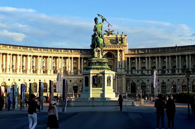 Vienna at First Glance a Private Walking Tour for First Timers - Stop 1: Upper Belvedere Palace and Belvedere Hill views