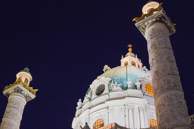 Vienna at night! Private photo tour of Vienna's most beautiful buildings - Stop 3: Rathaus at night, where the facade becomes the subject