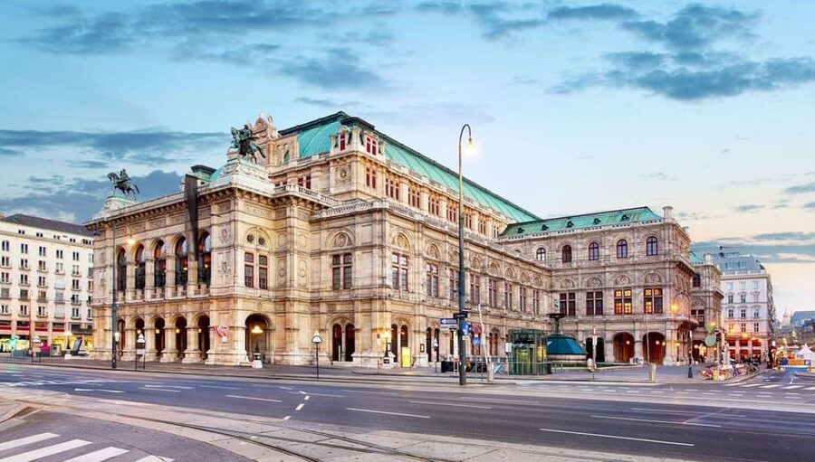 Vienna Audioguide - TravelMate app for your smartphone - Stephansdom and Hofburg: iconic architecture, explained for walking